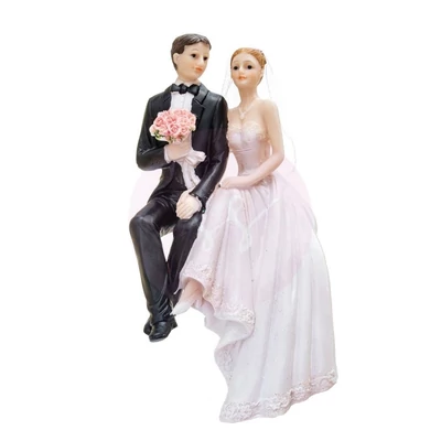 torta szélén ülős csokros nászpár torta szélén ülős csokros nászpár